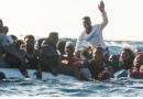 Nave Alex, della rete Mediterranea, salva 54 migranti. ‘Lampedusa porto sicuro’. Salvini, vada a Tunisi.