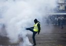 Gilet gialli a Parigi, blocchi e lacrimogeni. Tentato blocco peripherique e scontri a Place d’Italie