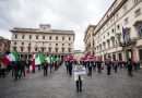 FdI davanti a palazzo Chigi ‘Protestiamo per dar voce al silenzio di tanti. La Fase 2 sia votata dal parlamento’