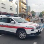 Fuori strada nella notte a Serravalle, auto distrutta sulla superstrada