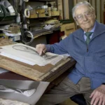 La Coppa del Mondo di calcio è una scultura nata a Milano. Una targa per ricordare l’artista Silvio Gazzaniga