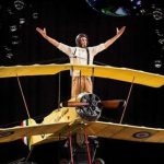 Bolle di sapone e clownerie vanno “Controvento”