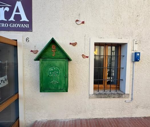 Faetano: una casetta per il book crossing in ricordo della maestra Jenni