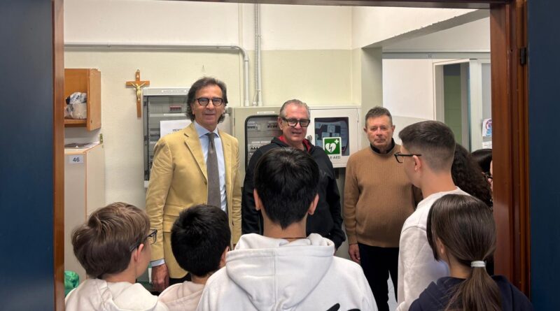 Coriano. Un nuovo defibrillatore alla scuola Ravegnani
