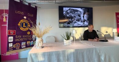 San Marino. Tonino Mosconi presenta “PROMETHEUS – il dono del fuoco “ alla rassegna letteraria “A spasso con il libri” curata dal Lions Club San Marino UNDISTRICTED