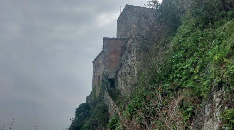 Verucchio. Iniziati i lavori di consolidamento della rupe