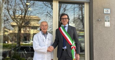 Coriano celebra i 60 anni di attività del barbiere Giancarlo Innocentini