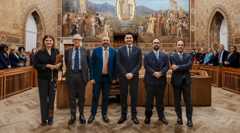 San Marino. Applausi a scena aperta per la dissertazione dei professori Michele Chiaruzzi e Alessandro Campi a Palazzo