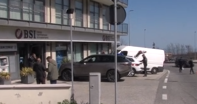 Borgo Maggiore, auto sfonda l’ingresso della filiale BSI