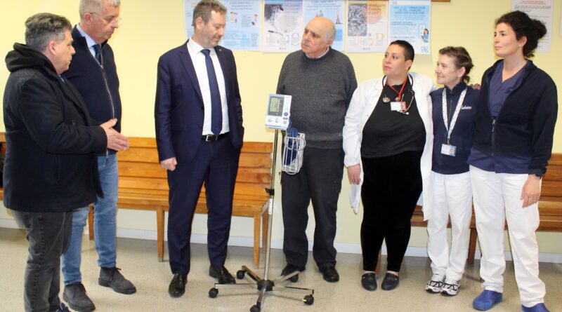 San Marino. Donato un misuratore di pressione professionale al Centro Sanitario di Chiesanuova