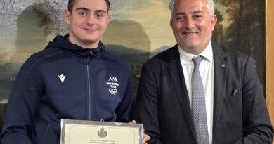 San Marino. Il Segretario allo Sport Rossano Fabbri premia con targa commemorativa Alessandro Giovagnoli, campione italiano junior di Taekwondo