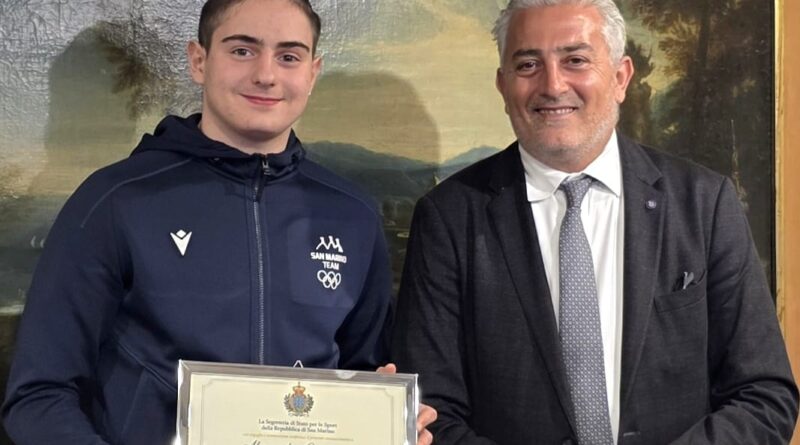 San Marino. Il Segretario allo Sport Rossano Fabbri premia con targa commemorativa Alessandro Giovagnoli, campione italiano junior di Taekwondo
