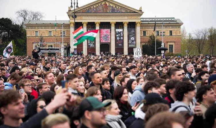 La Primavera di Budapest: crolla il muro di Orbán