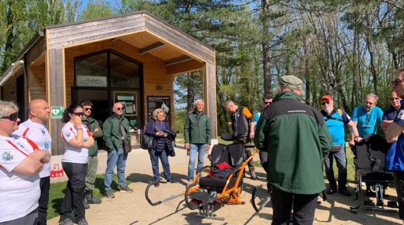 Natura senza barriere: al lago di Andreuccio una giornata dedicata alla Joelette