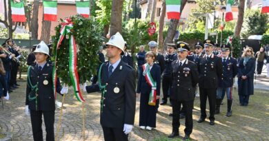 Riccione celebra il 25 aprile: la memoria si fa cittadinanza tra il corteo solenne e il discorso civile di Gad Lerner