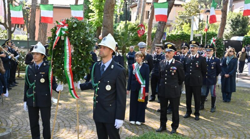 Riccione celebra il 25 aprile: la memoria si fa cittadinanza tra il corteo solenne e il discorso civile di Gad Lerner