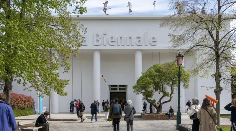 Biennale Arte 2026, l’appello di artisti e curatori contro Israele, Russia e Stati Uniti: “La neutralità non basta più”