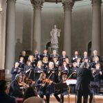 San Marino. Un ponte tra cielo e terra il superbo concerto della Corale in onore di San Francesco, alla presenza della Reggenza
