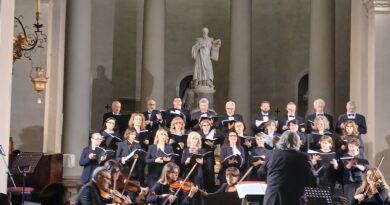 San Marino. Un ponte tra cielo e terra il superbo concerto della Corale in onore di San Francesco, alla presenza della Reggenza