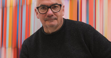 Mark Francis, il pittore nordirlandese che rappresenta San Marino alla Biennale Arte 2026: “I colori iniziano a cantare”