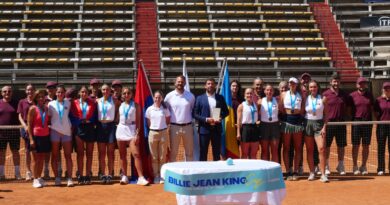 Cala il sipario sulla Billie Jean King Cup con le promozioni di Moldova e Armenia. Oggi primo successo per le biancazzurre. Vincono anche gli uomini in Coppa Davis