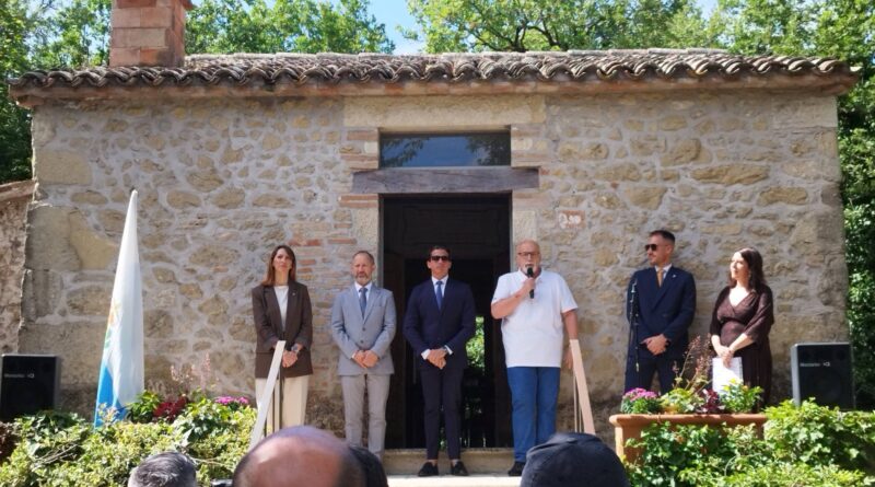 San Marino. La camminata nel bosco, l’inaugurazione del Villino Bonelli e della Piazzetta Marino Cardinali: una giornata davvero speciale con la Reggenza, le autorità e tantissimi cittadini