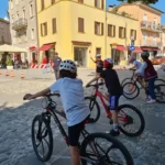 Santarcangelo. Oltre 600 bambini e bambine e i dipendenti delle aziende a scuola di sicurezza stradale dalla Polizia locale