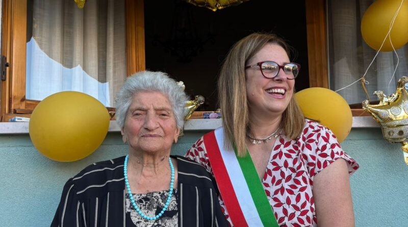 Santarcangelo: festeggiati i cento anni di Regina Santarini