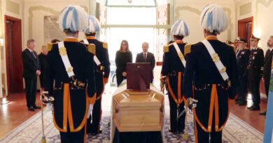 San Marino. La Reggenza rende omaggio a Mariella Mularoni presso la Camera Ardente allestita a Palazzo Begni