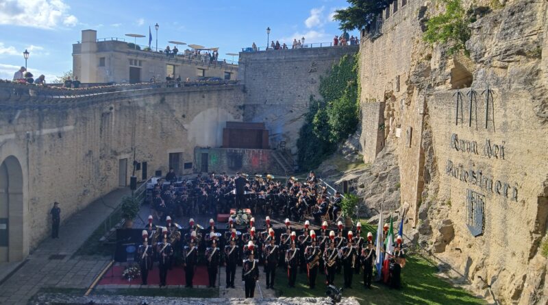 Alla Cava dei Balestrieri, magnifica esibizione della Fanfara dei Carabinieri di Firenze e della Banda Militare di San Marino