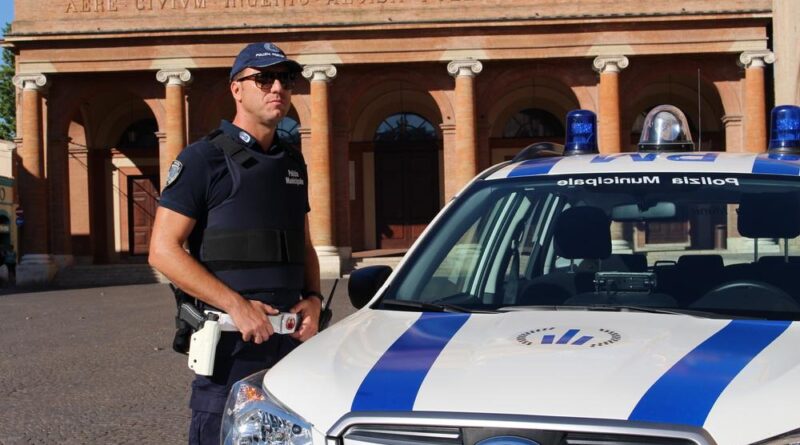 Arma pronta all’uso nel garage, sequestrati anche droga e munizioni: arrestato un riminese