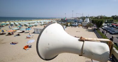 Rimini. Publiphono: già 10 persone ritrovate in spiaggia nel primo weekend d’estate