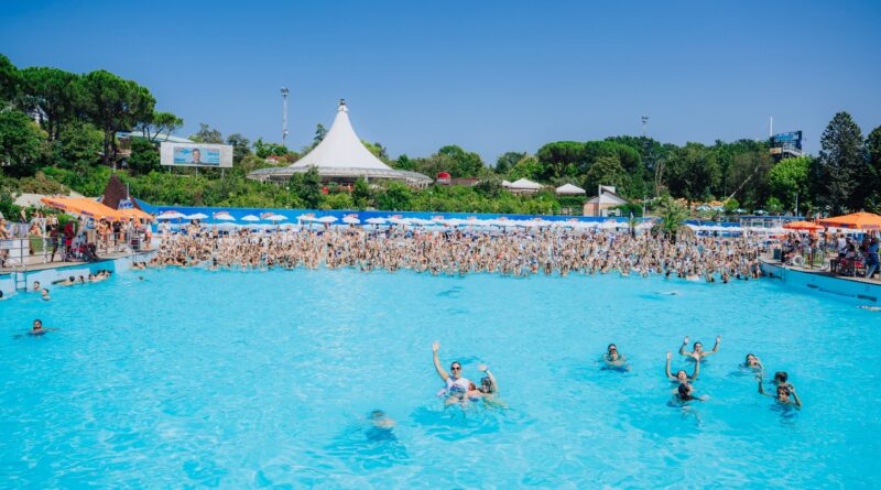 Molella ha scatenato il pubblico di Aquafan a Riccione: “Un onore tornare qui, dove è iniziato tutto”