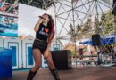 La cantante punk rock, Rob, scatenata  sul palco di Aquafan
