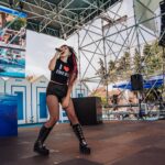 La cantante punk rock, Rob, scatenata  sul palco di Aquafan