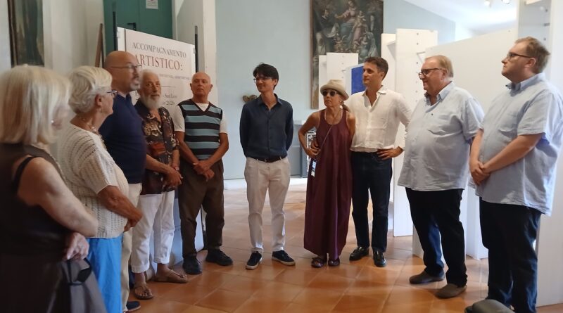 San Leo e San Marino uniti nel nome dell’arte. Inaugurata la mostra “I colori della musica” con le opere di Gambuti, Tini, Lengua e Bortolazzi
