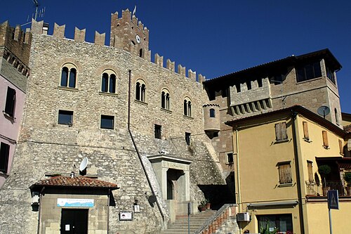 Serravalle: degrado a causa dei rifiuti sparsi in giro. La denuncia del Capitano Andrea Crescentini
