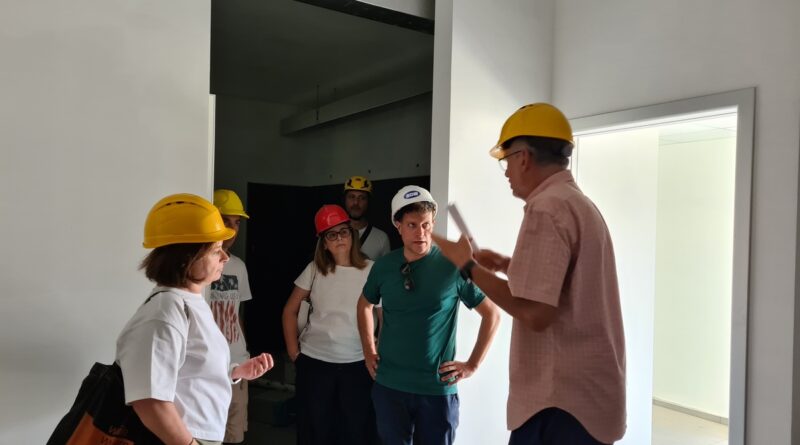 Santarcangelo. Le autorità comunali insieme alla Consulta dello sport per un sopralluogo al cantiere della nuova palestra