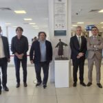 Aeroporto Fellini. Svelata la statua di San Francesco d’Assisi, dell’artista riminese Alessandro La Motta