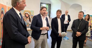 San Marino. Inaugurata la mostra “Icone sacre pop” di Simone Legno: l’eredità di Expo Osaka 2025 continua a creare ponti tra Istituzioni, arte e spiritualità