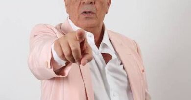 È morto Peppino di Capri, uno degli ultimi grandi protagonisti della canzone italiana del Novecento