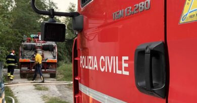 Fiamme nella pineta di Domagnano, notte di paura: il fumo invade le case