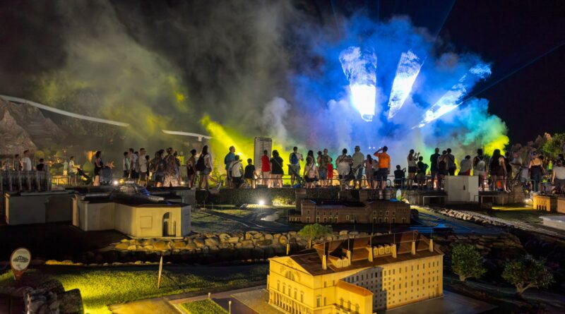 Un successo la prima data di agosto di “Magica di Notte” a Italia in Miniatura