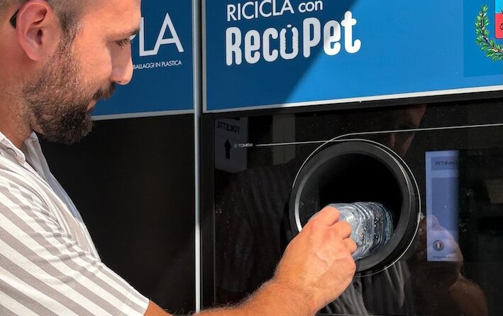 San Clemente scommette sull’ambiente: ecco i nuovi ecocompattatori RecoPet per riciclare la plastica