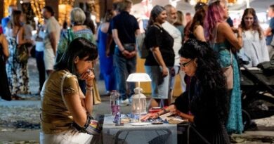 Santarcangelo. La magia della luna riempie il borgo: 10mila persone in 3 giorni