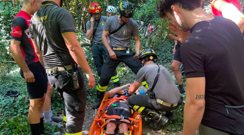 Perde l’anteriore della bici e finisce contro una pianta. Ciclista sammarinese soccorso con l’elicottero