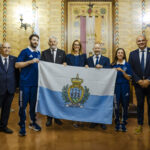 Taranto 2026, la delegazione sammarinese ricevuta dai Capitani Reggenti.Valentina Venerucci e Jacopo Frisoni i due portabandiera