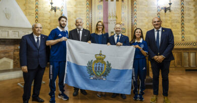 Taranto 2026, la delegazione sammarinese ricevuta dai Capitani Reggenti.Valentina Venerucci e Jacopo Frisoni i due portabandiera