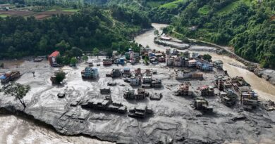 Nepal, il crollo di un ghiacciaio alla base dell’alluvione lampo: 362 morti e 1.400 dispersi