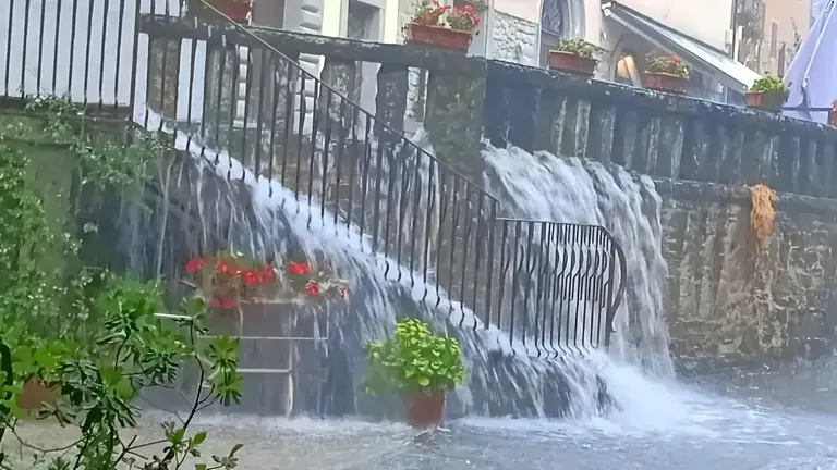 Pioggia e grandine a Fanano. Allagata caserma dei pompieri